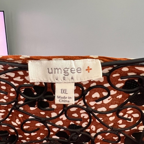 Umgee CURVY Cinnamon Brown Animal Print Babydoll Top. Size 1x. - Picture 2 of 4